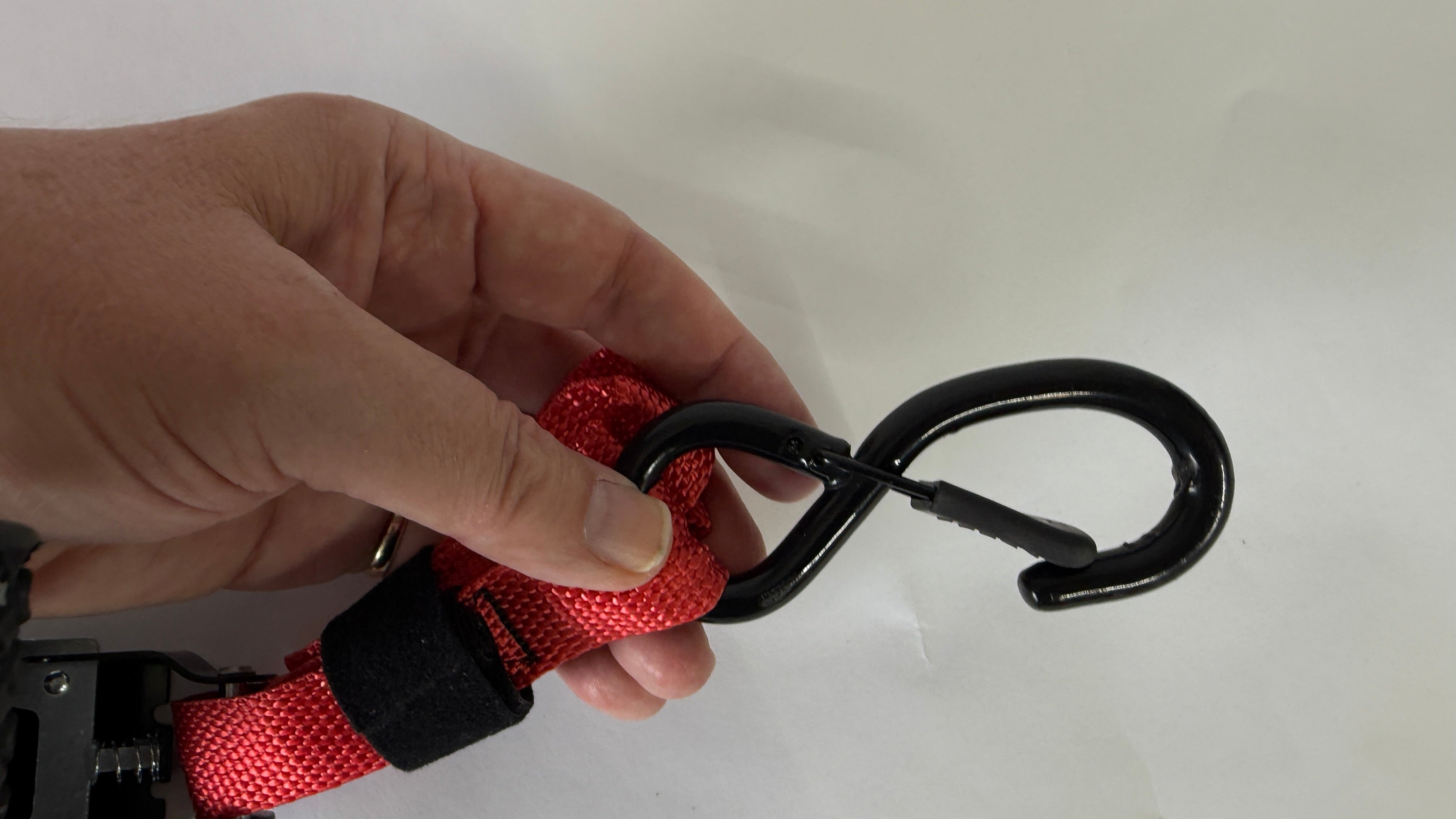 "S" hook with closure