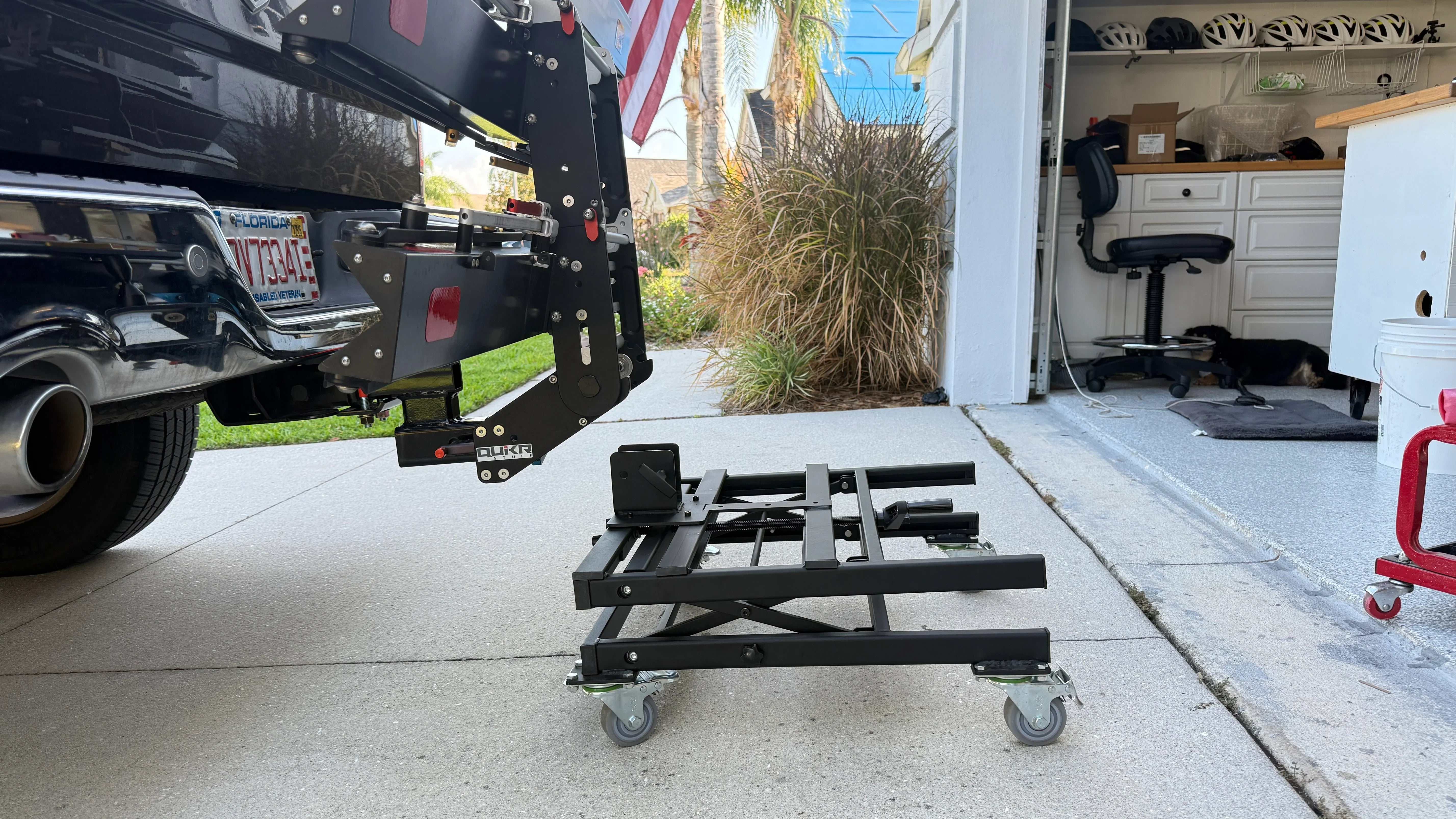 eBike rack lift device for easy handling and storage of heavy bike racks